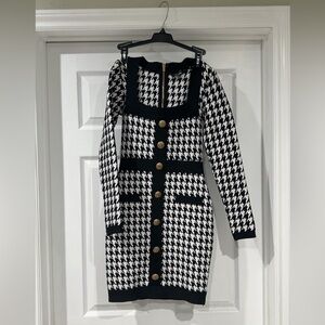 Fashion nova cute long sleeve mini dress. never worn. size S zips from the back.